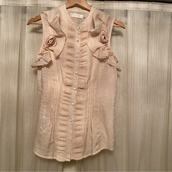 mM Couture  peach colour, ruffled, fitted , buttoned sleeveless blouse - Picture 13 of 14